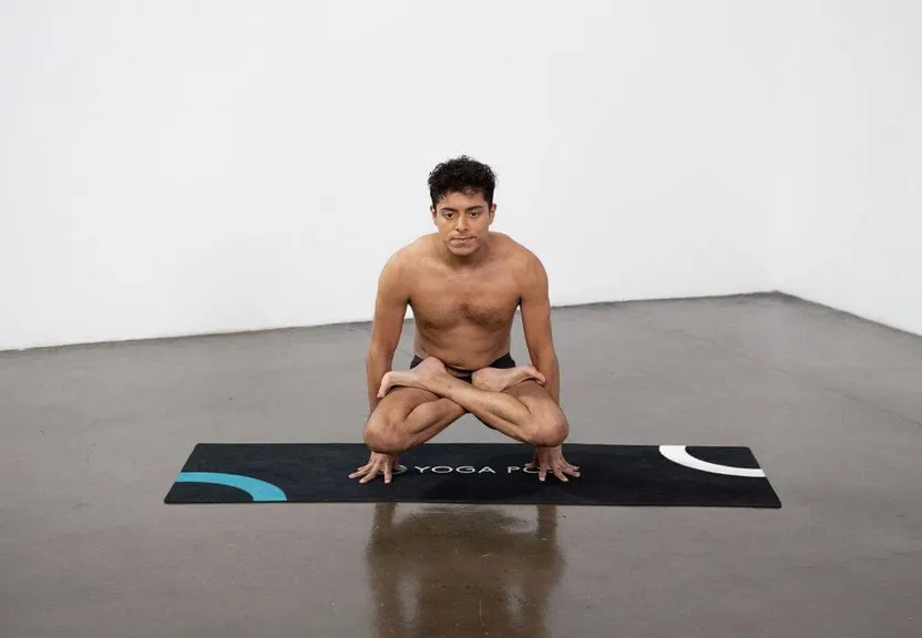 shorts, knee, thigh, wood, elbow, art, chest, trunk, barefoot, abdomen