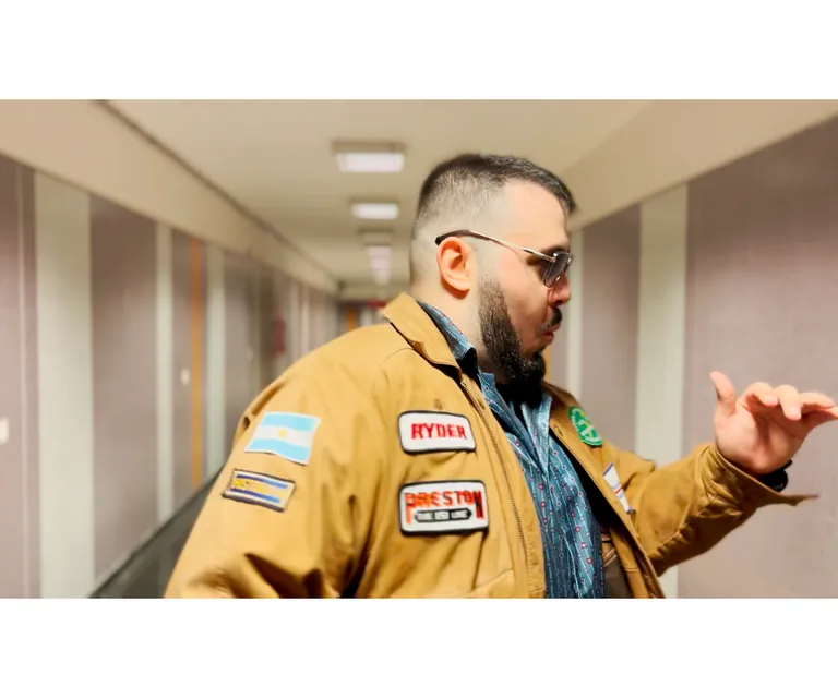 glasses, vision care, sleeve, gesture, beard, collar, military person, eyewear, military uniform, dress shirt