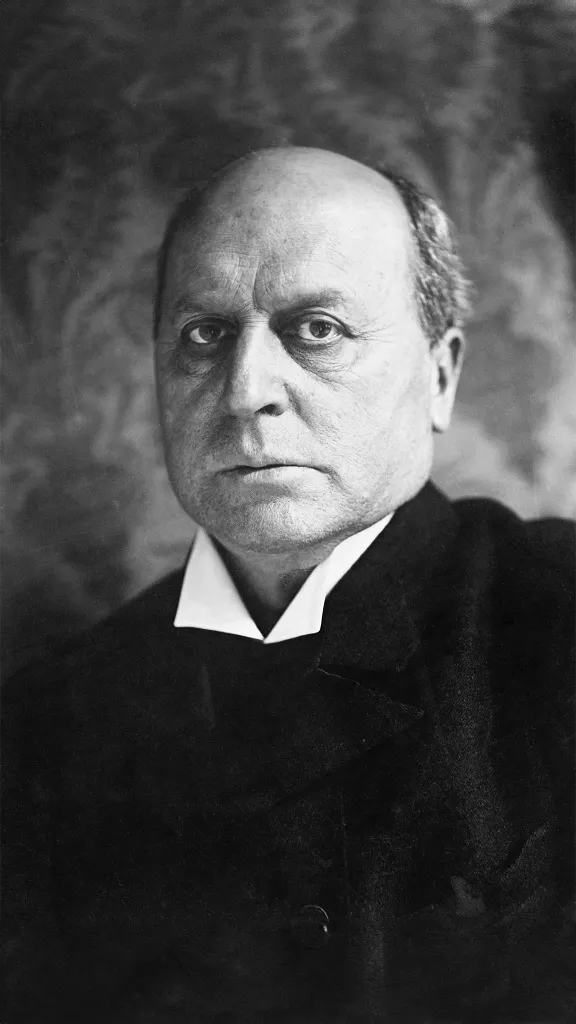 A black and white photo of writer Henry James