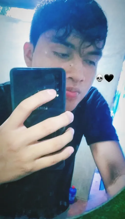 lip, hand, shoulder, blue, eyelash, flash photography, mobile phone, gadget, communication device, gesture